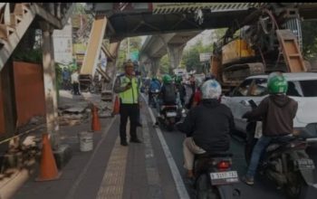 Lalu Lintas di Jalan Kapten Tendean Direkayasa Akibat Evakuasi JPO Tertabrak Truk